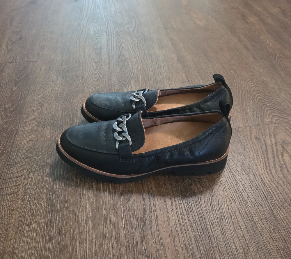 Vionic Cynthia Slipon- Shoes İn Black Leather Women's Size 9.